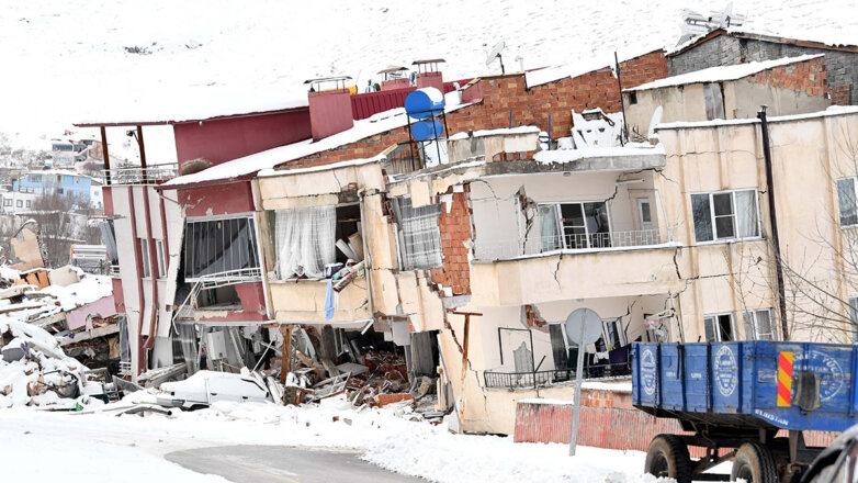 США отправляют авианосец на ликвидацию последствий землетрясений в Турции