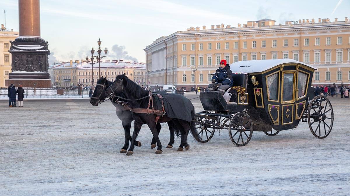 На Дворцовую площадь временно не пускают кареты после инцидента в новогодние праздники