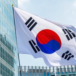 Южная Корея вводит санкции против лиц и организаций, "связанных с РФ и КНДР"