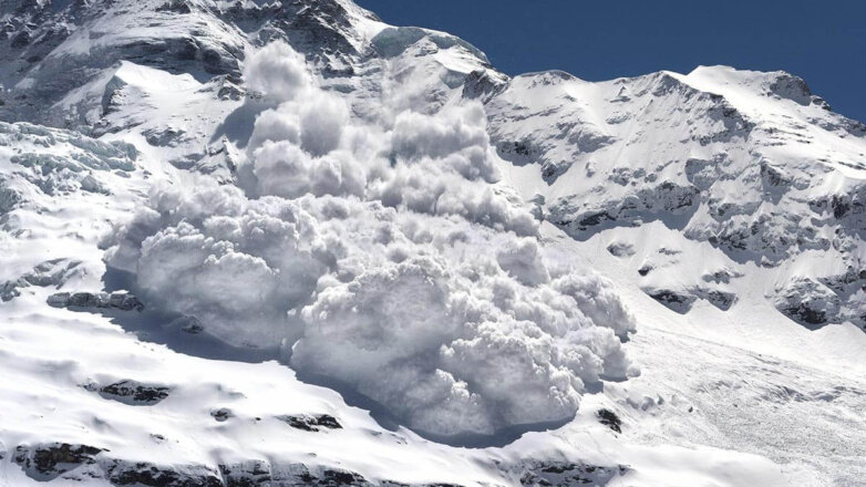 В результате схода лавины в Альпах погибли четыре человека