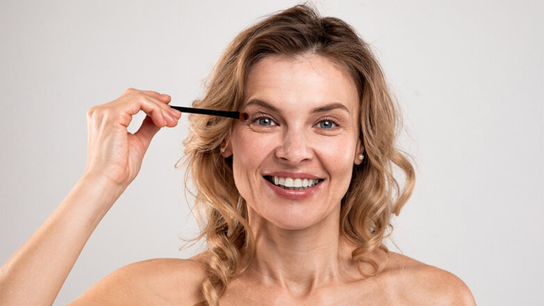 Резко состарят: 4 приема в макияже, которые не подходят женщинам после 40 лет