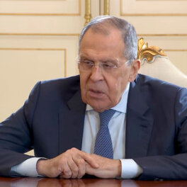 Укрепление многополярности неоднозначно воспринимается на Западе, заявил Лавров