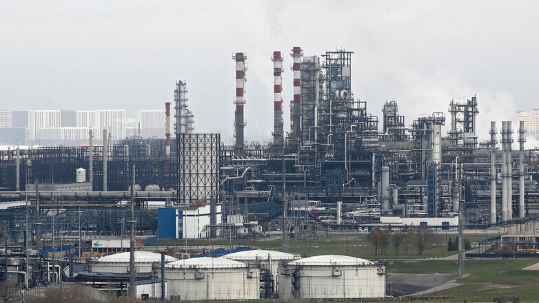 Новак: нефтегазовый комплекс России функционирует штатно