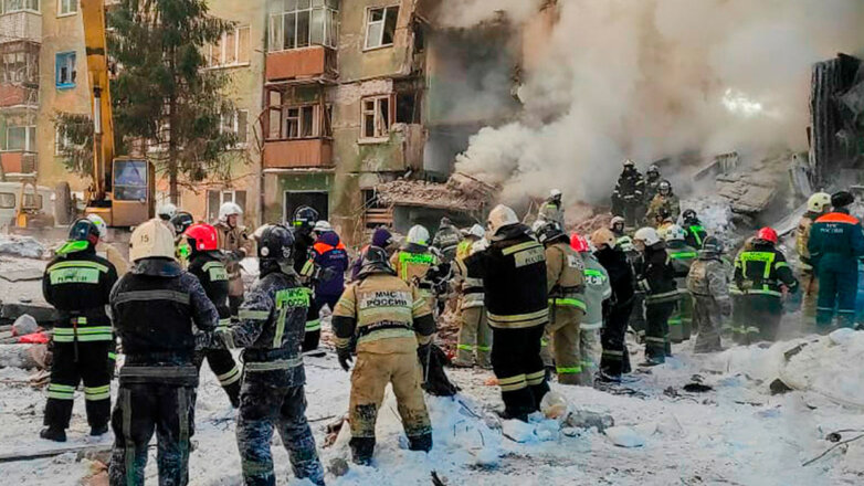 Спасатели достали живыми из-под завалов дома в Новосибирске 14 человек