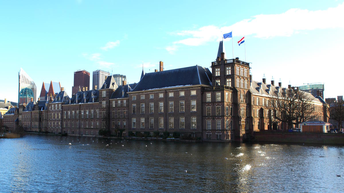 Нидерланды ограничат число российских дипломатов в стране