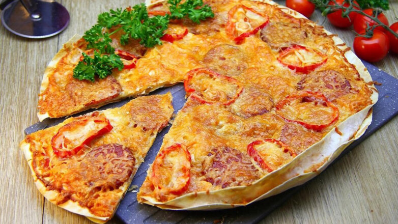 Недорого и вкусно: пицца из лаваша в духовке