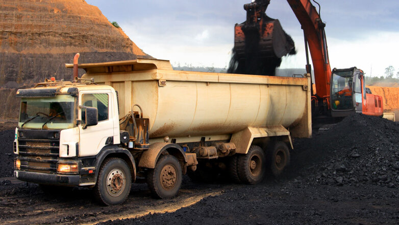 Казахстан на полгода запретил вывоз угля из страны автотранспортом