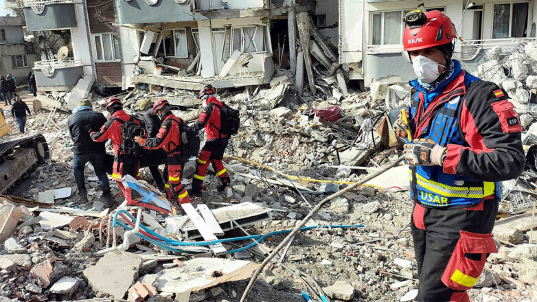 Число жертв землетрясений в Турции превысило 42 тысячи человек