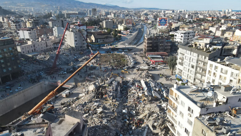 Число жертв землетрясений в Турции превысило 17 тысяч человек