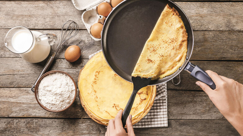 Как приготовить тонкие блины, чтобы они не рвались и не прилипали к сковороде: 3 секрета