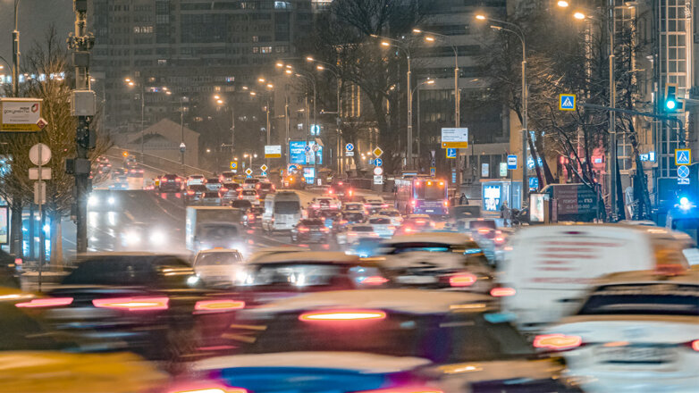 Предпраздничные пробки в Москве достигли 9 баллов из 10