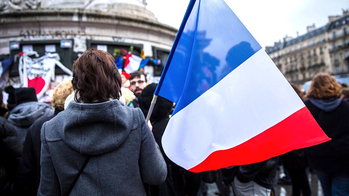 Французы мощно «дожимают» пенсионную реформу Макрона (фото)
