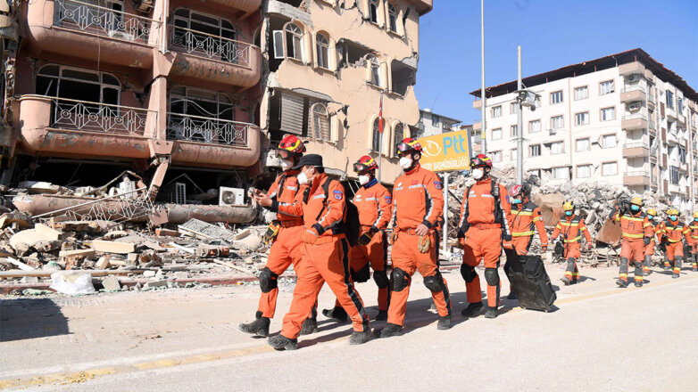 Несколько зданий обрушились после нового землетрясения в Турции