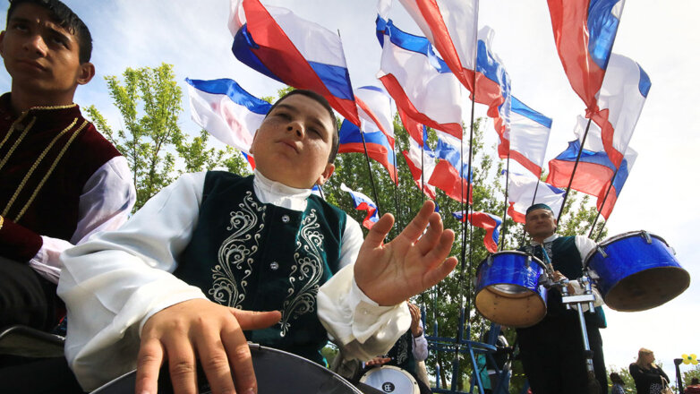 Участники Крымско-татарского национального праздника Хыдырлез в Бахчисарае 3 мая 2016