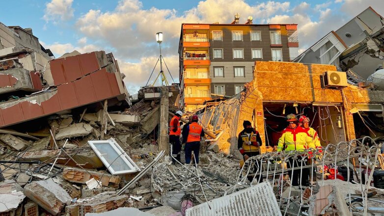 Число погибших при землетрясениях в Турции достигло почти 19 тысяч