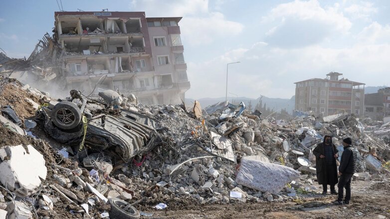Из зоны землетрясения в Турции эвакуировали группу граждан РФ