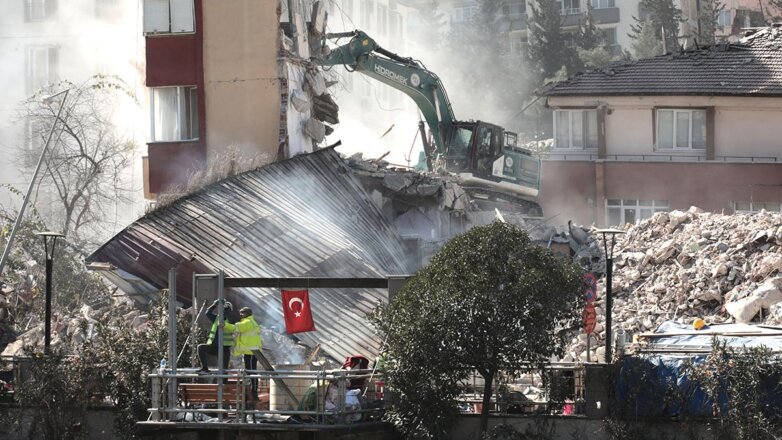 Трех человек спасли из-под завалов в Турции спустя 296 часов после землетрясения