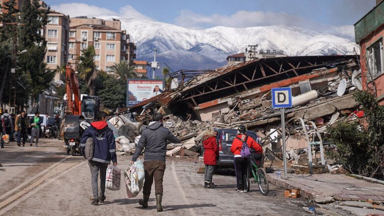 В Турции 6 человек удалось спасти спустя 68 часов после землетрясения