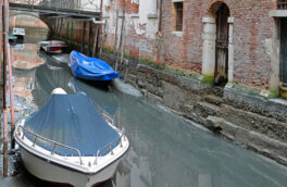 Знаменитые каналы Венеции почти пересохли