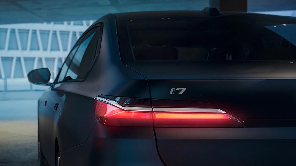 BMW i7