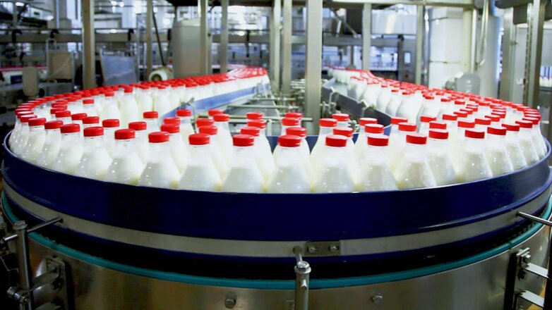 РБК: производители стали скрывать реальный объем молока