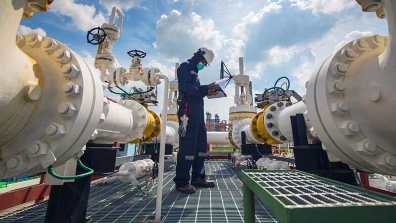 РФ в марте добровольно сократит добычу нефти для восстановления рыночных отношений
