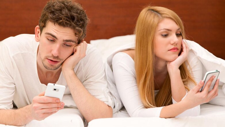 Любовь и гаджеты: как смартфоны убивают романтику в отношениях и что с этим делать