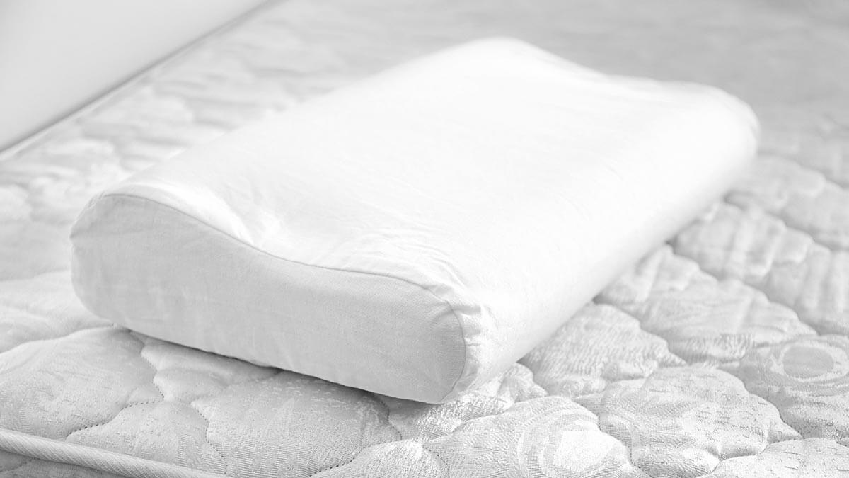 Как стирать ортопедическую подушку, чтобы она сохраняла форму: полезные советы