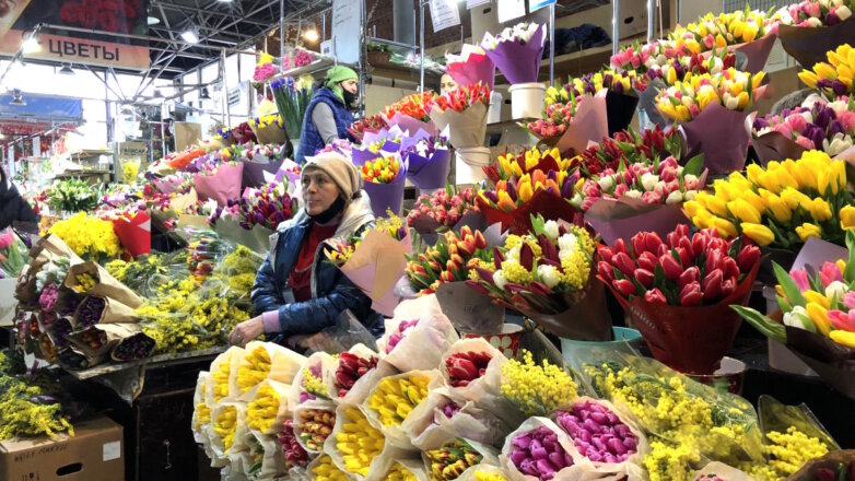 В преддверии 8 марта в России подорожали цветы