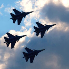 Над Балтикой прошел учебный бой российских истребителей с условным противником