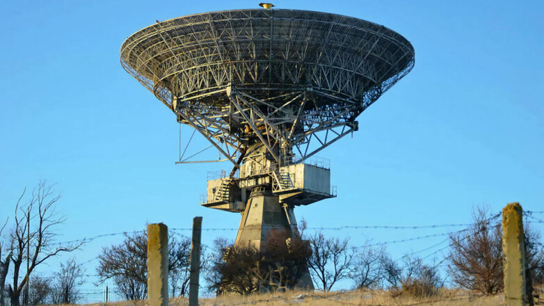 Радиотелескоп ТНА-400 в поселке Школьное, Крым