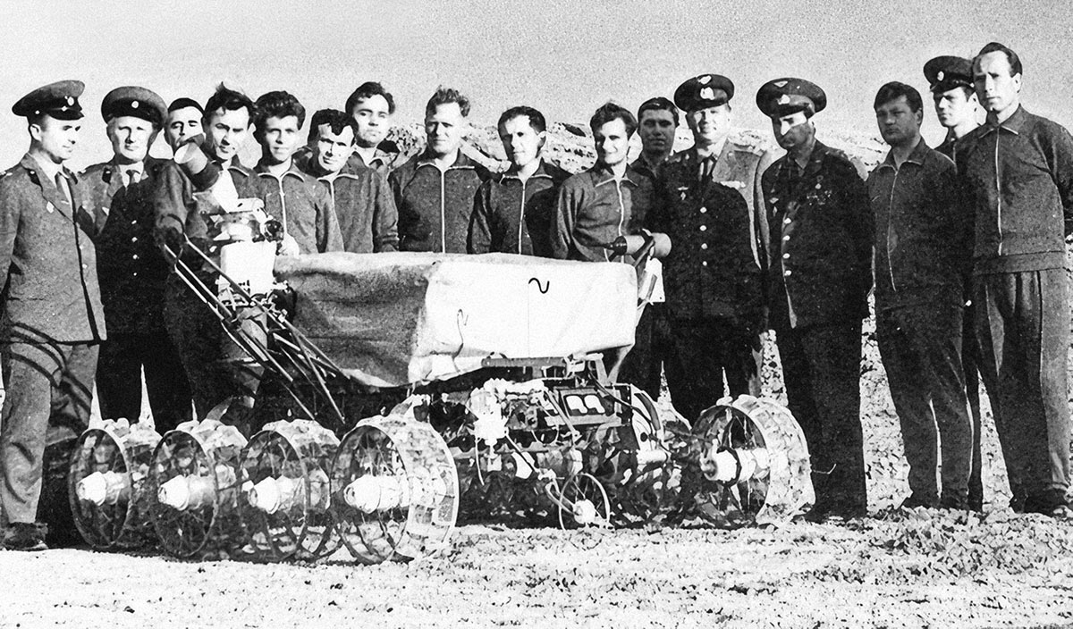 Экипаж советского дистанционно управляемого лунохода "Луноход-1"