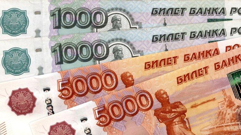 Центральный банк РФ летом представит модернизированные банкноты в 1000 и 5000 рублей