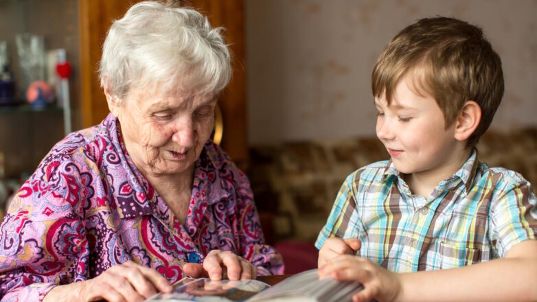 Секреты долголетия: названы преимущества общения пожилых людей с молодыми