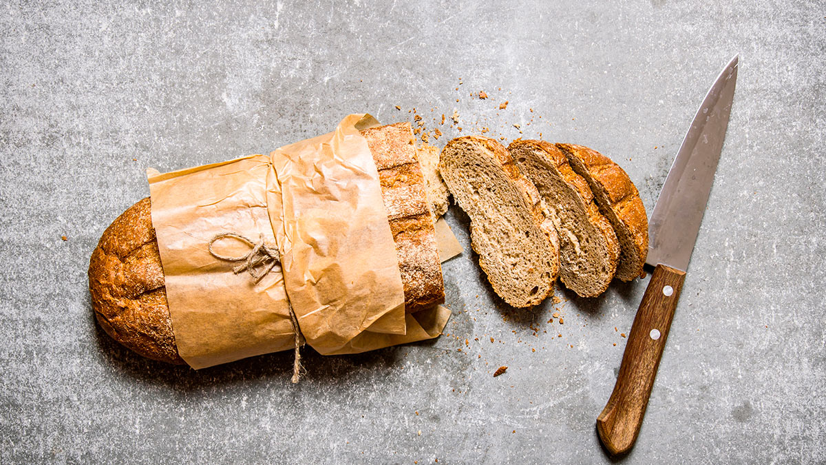 Как снова сделать мягким черствый хлеб?