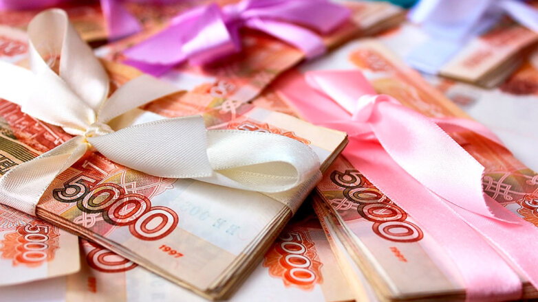 Деньгами тоже хорошо: названы предпочтения россиян относительно подарков