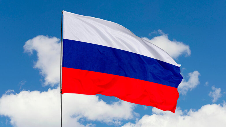 В России хотят обязать вузы и колледжи вывешивать флаг России
