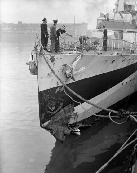 Нос британского эсминца после тарана подлодки