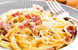 Никакого бекона: итальянский шеф-повар рассказал, какой должна быть настоящая "Карбонара"