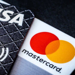 Причину вывода из оборота карт Visa и Mastercard объяснили в НСПК