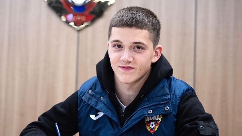 ЦСКА заключил новый долгосрочный контракт с полузащитником Кириллом Глебовым