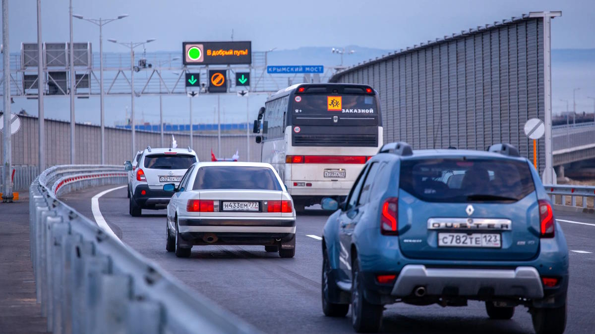 Власти сообщили о сокращении очереди перед Крымским мостом