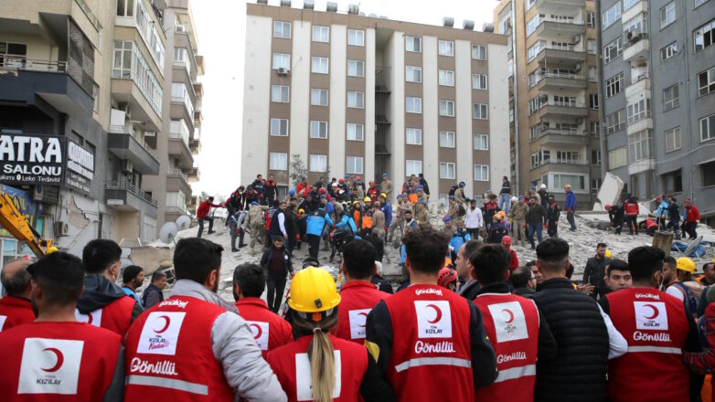 Шестиэтажный дом рухнул в турецком городе Шанлыурфа