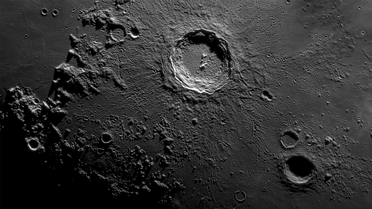 Поверхность луны кратеры
