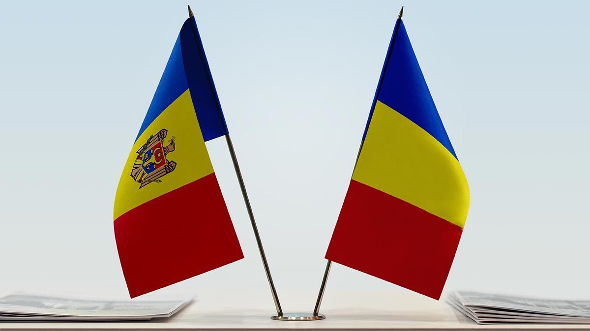 Парламент Молдавии одобрил законопроект о переименовании государственного языка