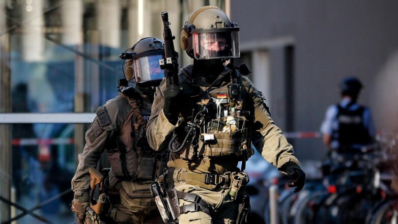Полиция ФРГ начала операцию после данных о захвате заложников в больнице в Ахене