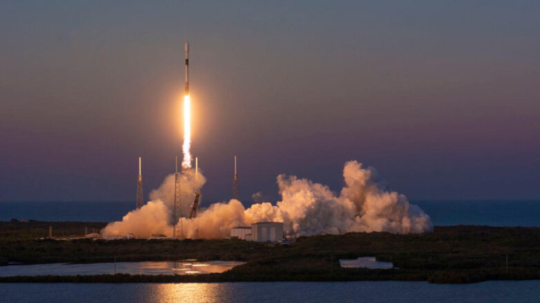 Ракета Falcon 9 стартовала во Флориде с пилотируемым кораблем Crew Dragon