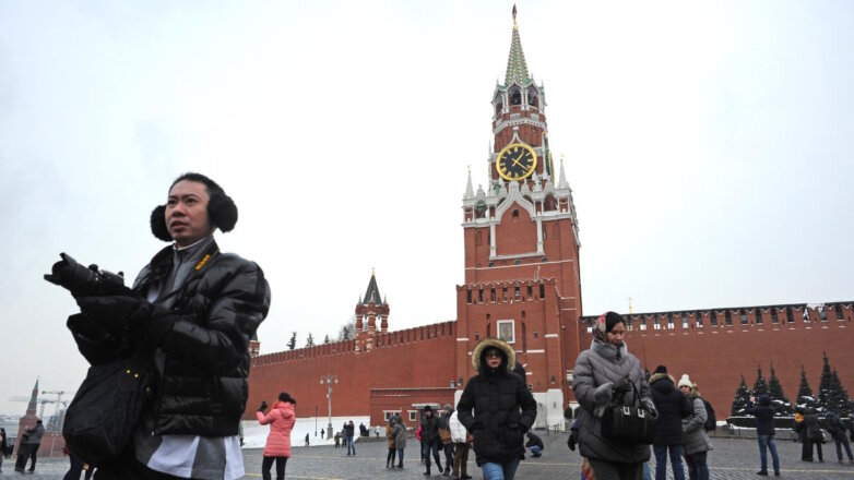 В России в 2023 году запустят электронную визу и платежную карту для иностранных туристов