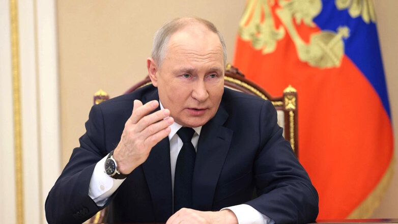 Путин поручил выровнять уровень доходов жителей Крыма со средними показателями по РФ