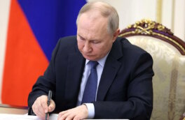 Отмена комиссий при оплате ЖКУ, штраф за передачу телефонов в тюрьмы: какие законы подписал Путин